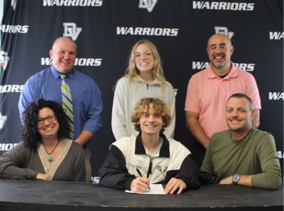  Shawn Santise signs with Felician University